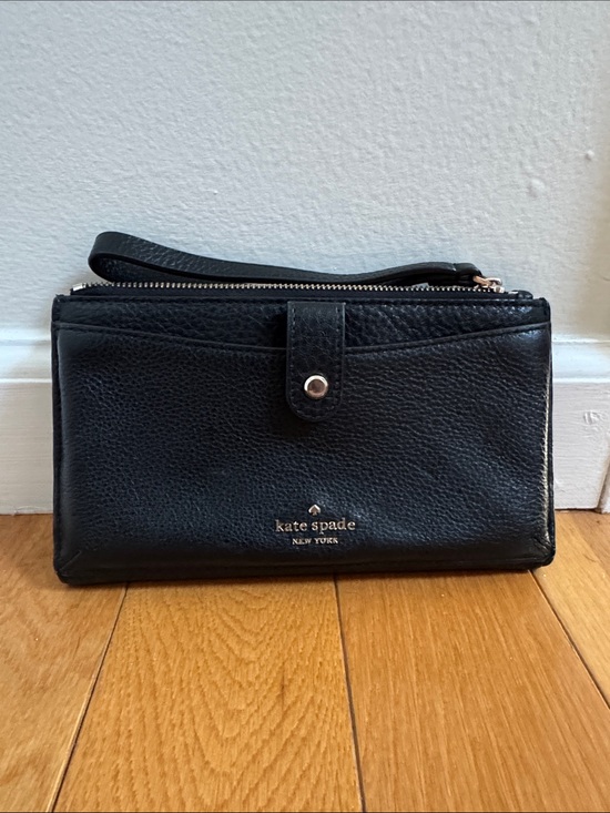 kate spade Handbags - Kate Spade / Black Pebbled Leather Wristlet Wallet with Zip